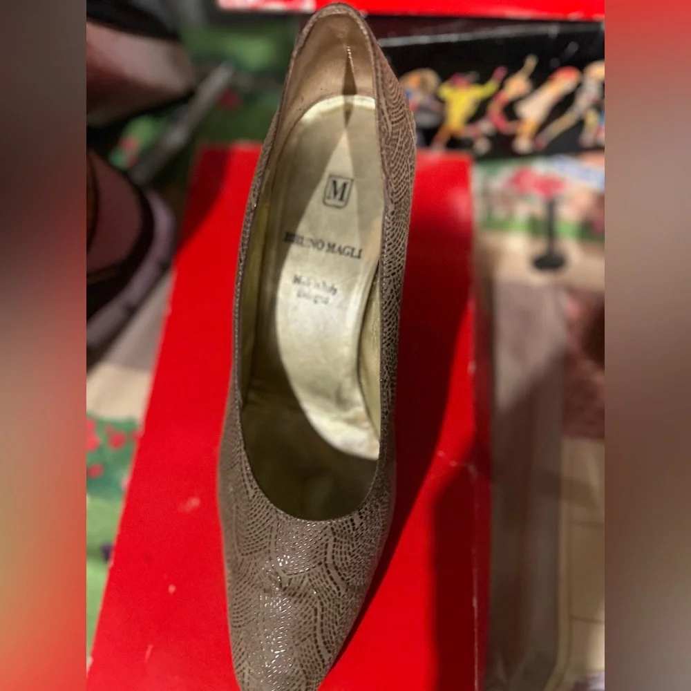 Bruno Magli leather heels 6 Preowned pumps‎